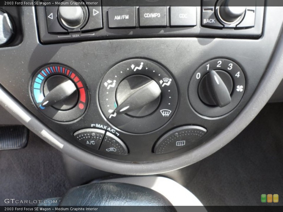 Medium Graphite Interior Controls for the 2003 Ford Focus SE Wagon #62065434