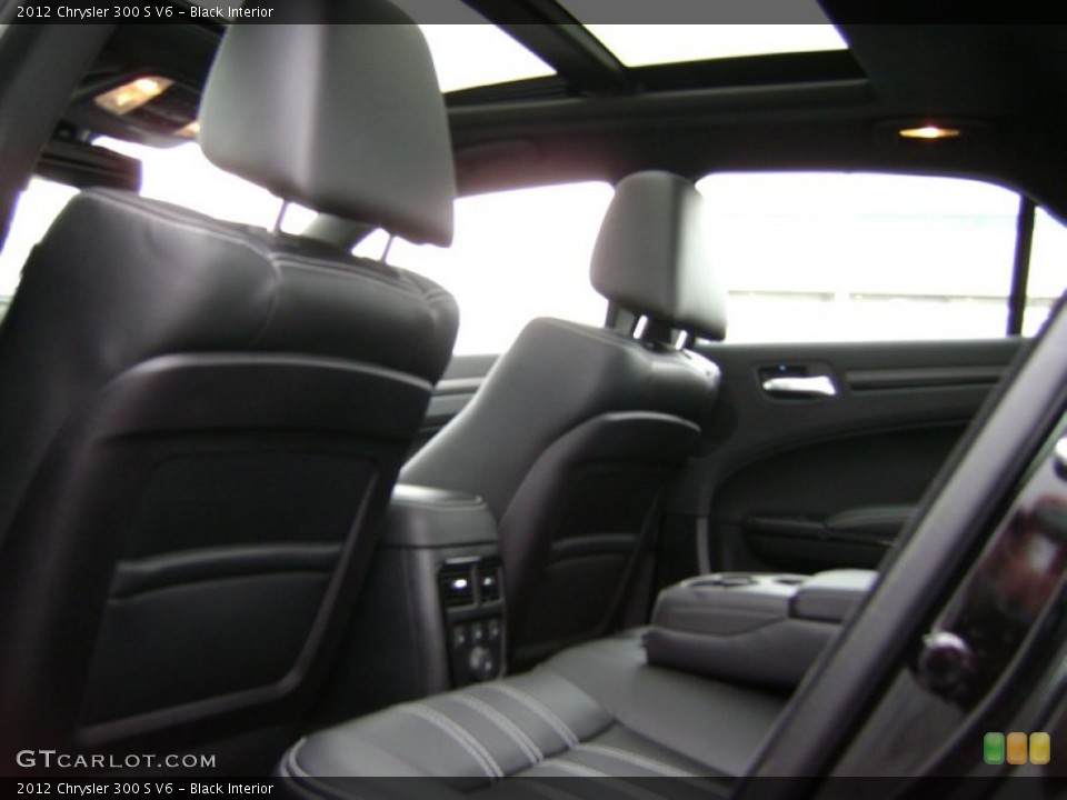 Black Interior Photo for the 2012 Chrysler 300 S V6 #62074087