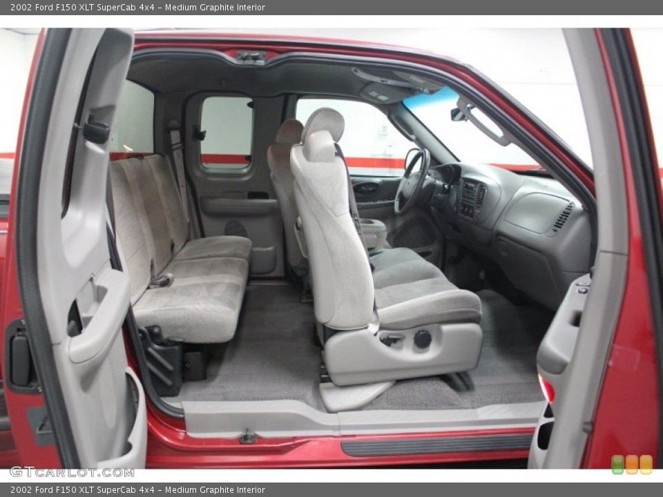Medium Graphite Interior Photo for the 2002 Ford F150 XLT SuperCab 4x4 #62099763