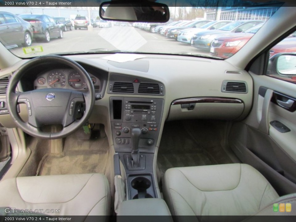 Taupe Interior Photo for the 2003 Volvo V70 2.4 #62157372