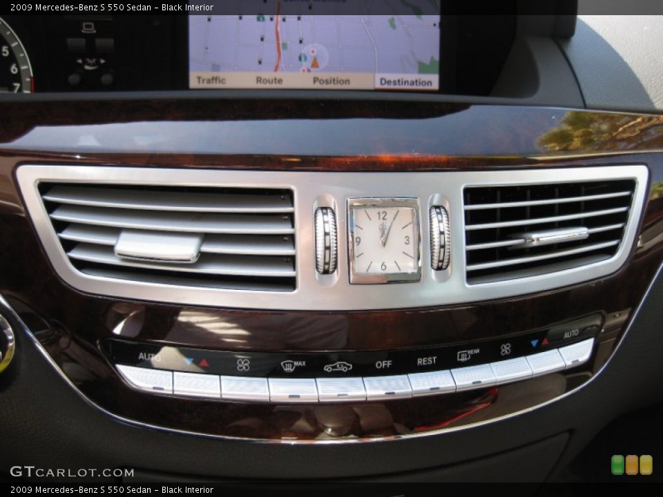 Black Interior Controls for the 2009 Mercedes-Benz S 550 Sedan #62158374