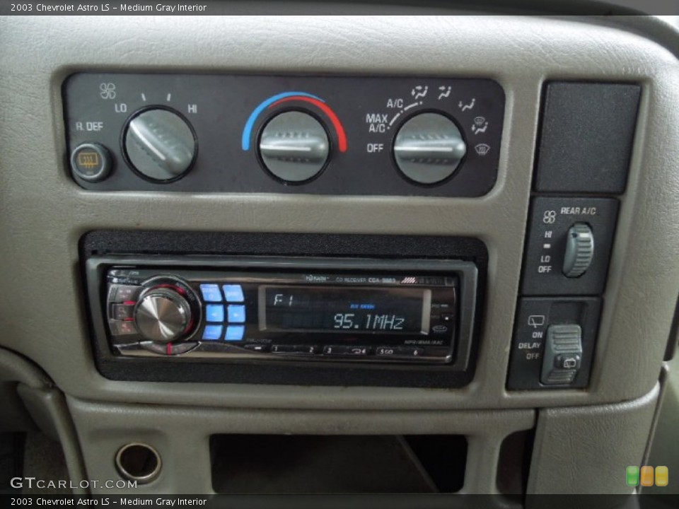 Medium Gray Interior Controls for the 2003 Chevrolet Astro LS #62188309