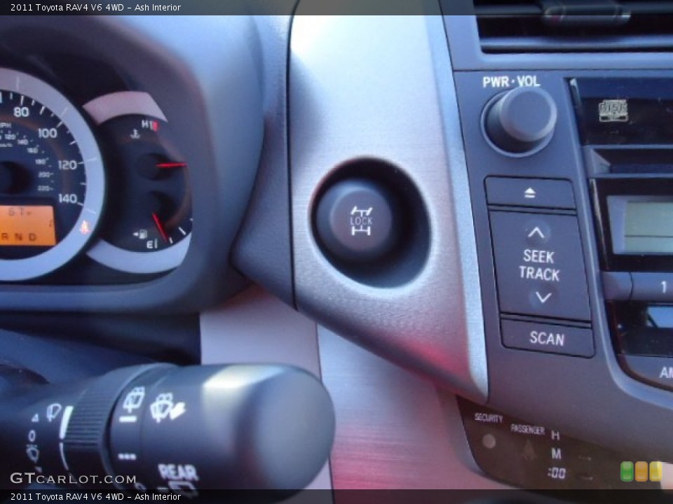 Ash Interior Controls for the 2011 Toyota RAV4 V6 4WD #62196569