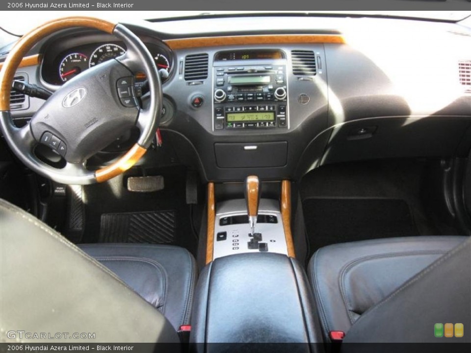 Black Interior Dashboard for the 2006 Hyundai Azera Limited #62202375