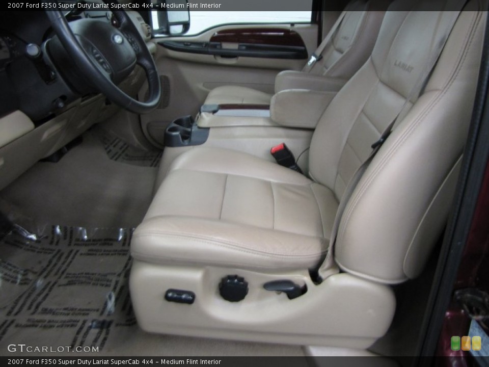 Medium Flint Interior Photo for the 2007 Ford F350 Super Duty Lariat SuperCab 4x4 #62211123