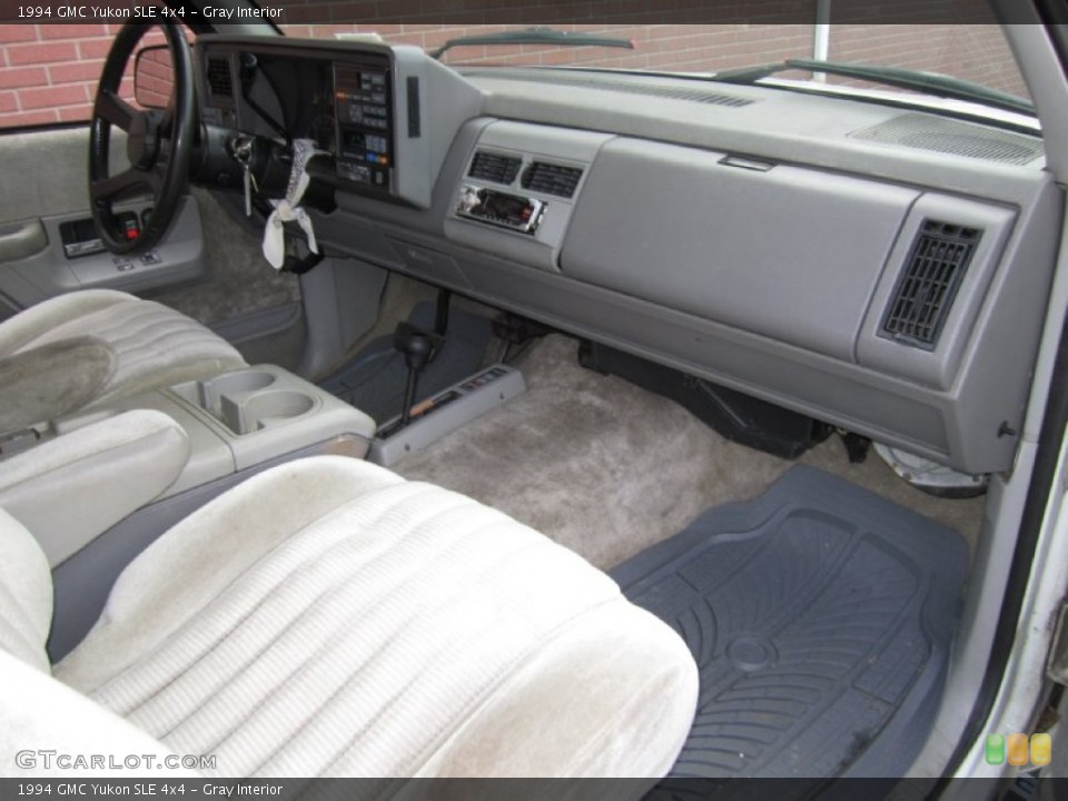 Gray Interior Dashboard for the 1994 GMC Yukon SLE 4x4 #62212260