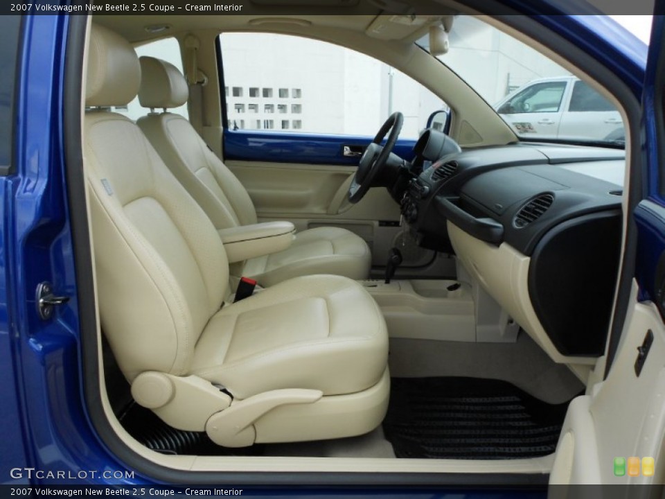 Cream Interior Photo for the 2007 Volkswagen New Beetle 2.5 Coupe #62213087