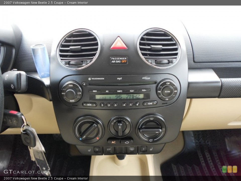 Cream Interior Controls for the 2007 Volkswagen New Beetle 2.5 Coupe #62213129