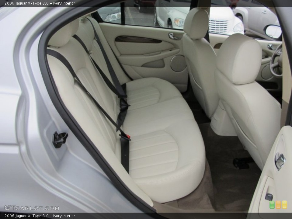 Ivory Interior Rear Seat for the 2006 Jaguar X-Type 3.0 #62216601