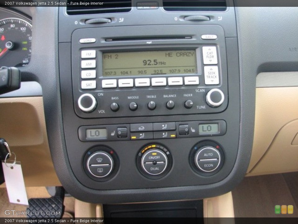 Pure Beige Interior Controls for the 2007 Volkswagen Jetta 2.5 Sedan #62231721