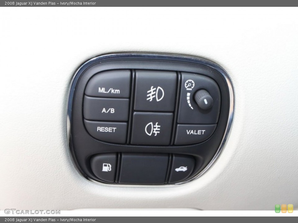 Ivory/Mocha Interior Controls for the 2008 Jaguar XJ Vanden Plas #62239183