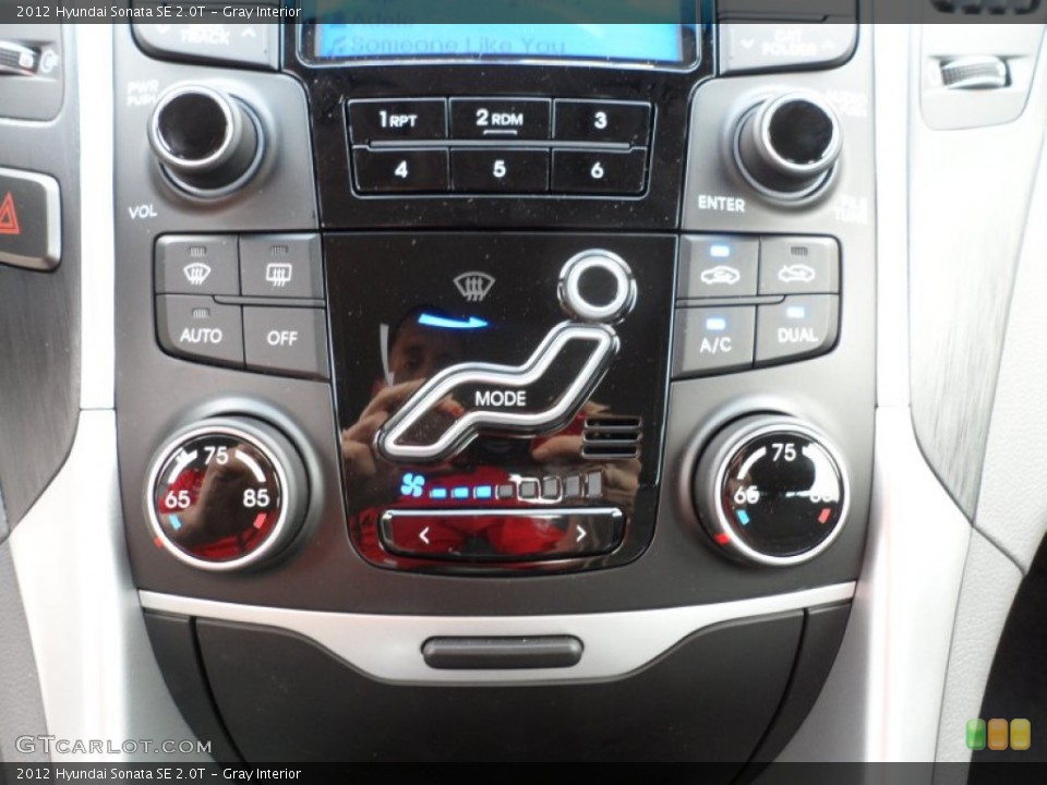 Gray Interior Controls for the 2012 Hyundai Sonata SE 2.0T #62252807