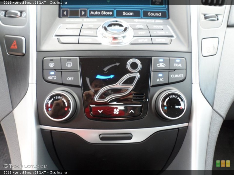 Gray Interior Controls for the 2012 Hyundai Sonata SE 2.0T #62253790