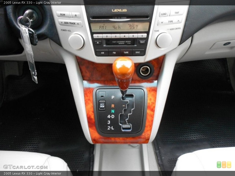 Light Gray Interior Transmission for the 2005 Lexus RX 330 #62264291