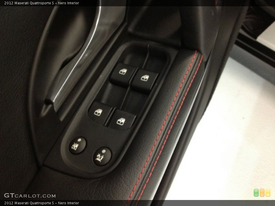 Nero Interior Controls for the 2012 Maserati Quattroporte S #62283757