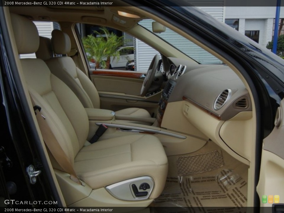 Macadamia Interior Photo for the 2008 Mercedes-Benz GL 320 CDI 4Matic #62287862