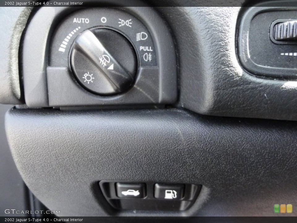 Charcoal Interior Controls for the 2002 Jaguar S-Type 4.0 #62295300