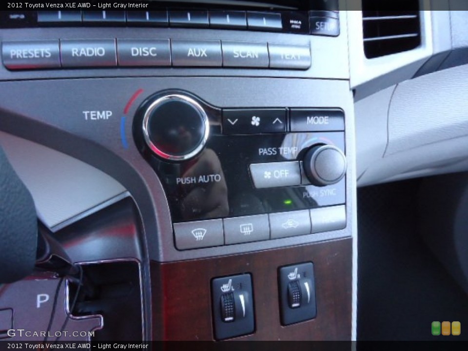 Light Gray Interior Controls for the 2012 Toyota Venza XLE AWD #62296130