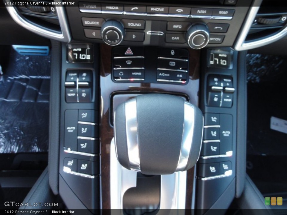 Black Interior Controls for the 2012 Porsche Cayenne S #62299763