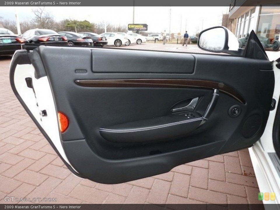 Nero Interior Door Panel for the 2009 Maserati GranTurismo S #62309366
