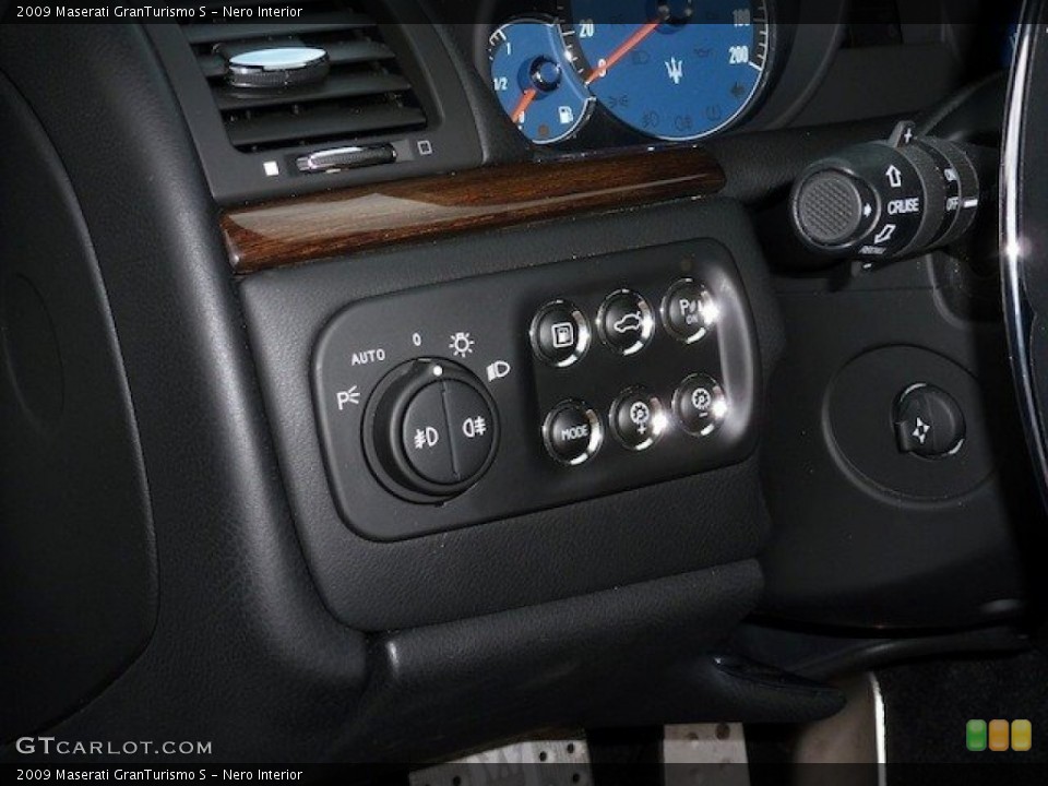 Nero Interior Controls for the 2009 Maserati GranTurismo S #62309444