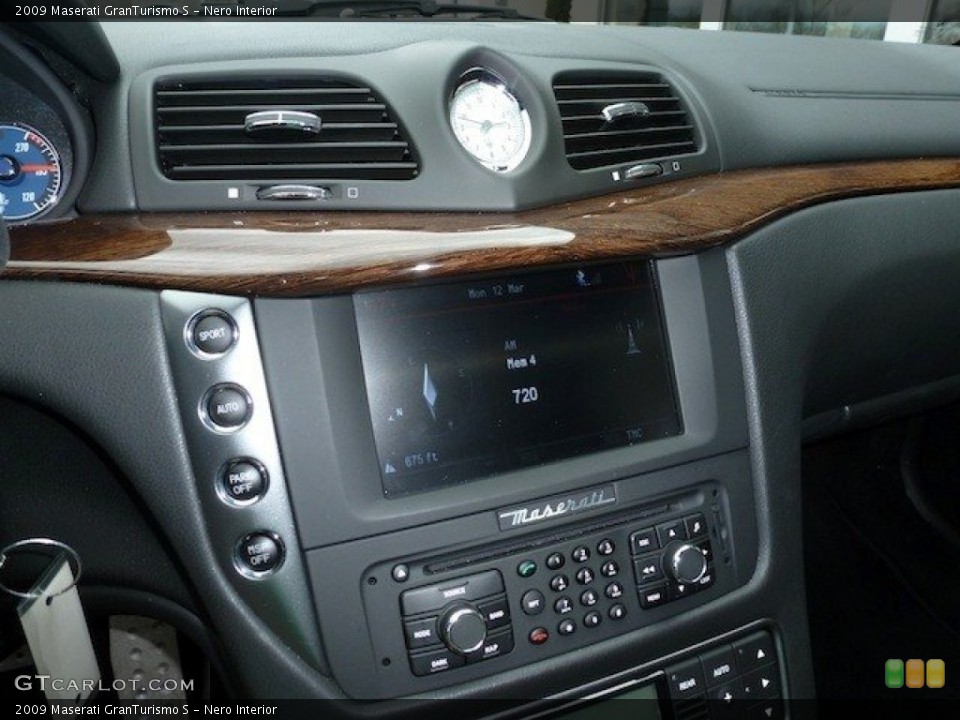 Nero Interior Controls for the 2009 Maserati GranTurismo S #62309550