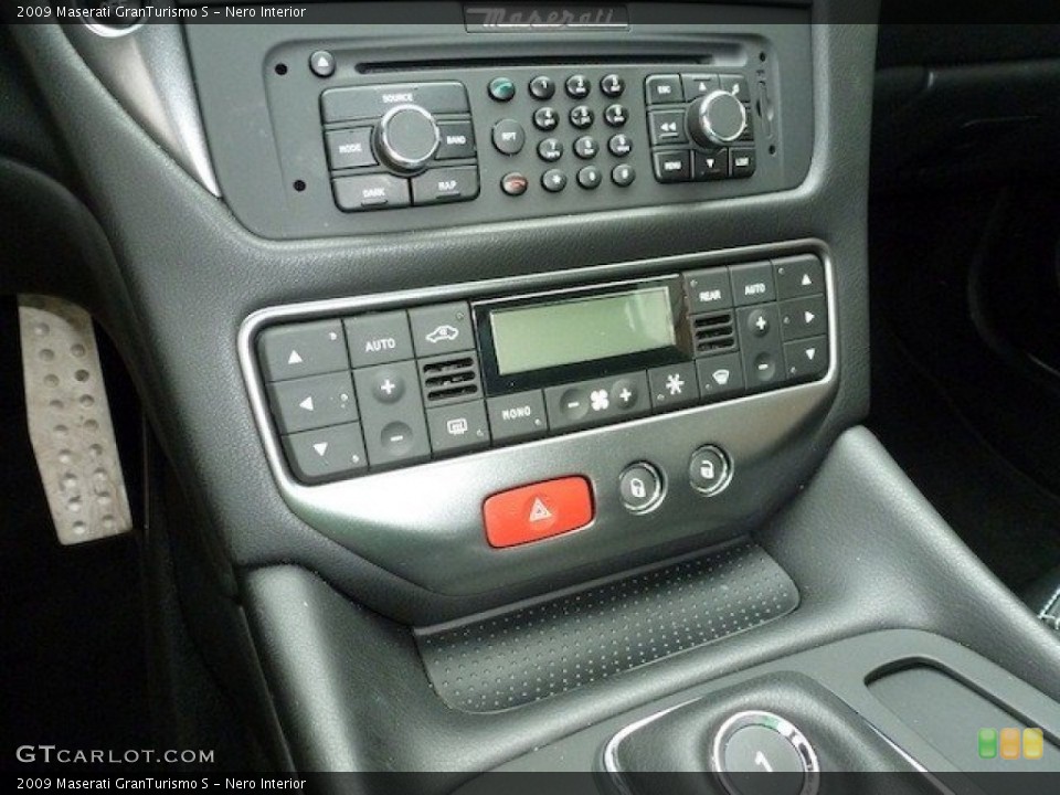 Nero Interior Controls for the 2009 Maserati GranTurismo S #62309558
