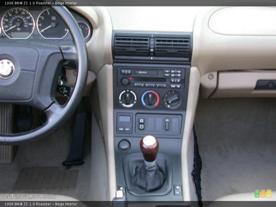 Beige Interior Controls for the 1998 BMW Z3 1.9 Roadster #62313190