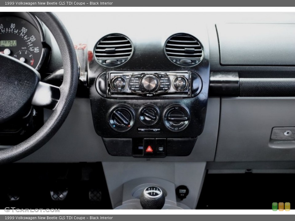 Black Interior Controls for the 1999 Volkswagen New Beetle GLS TDI Coupe #62317358