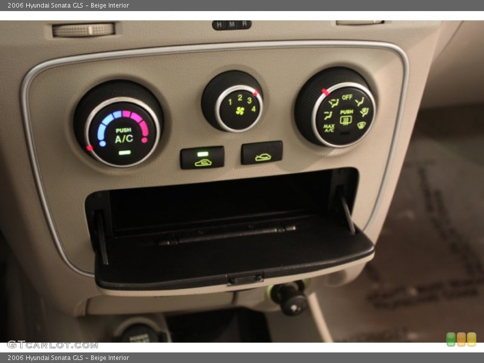 Beige Interior Controls for the 2006 Hyundai Sonata GLS #62336472