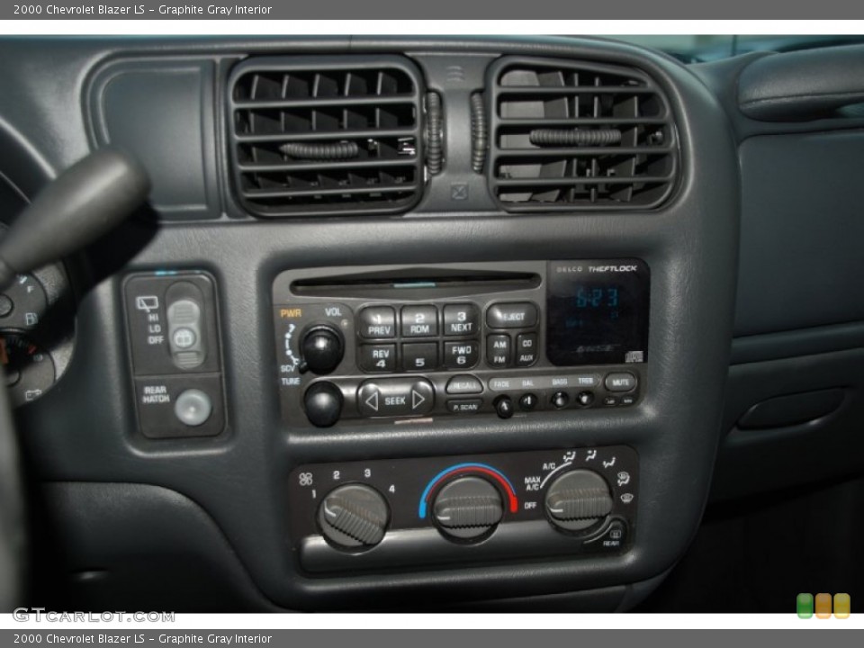 Graphite Gray Interior Controls for the 2000 Chevrolet Blazer LS #62347564