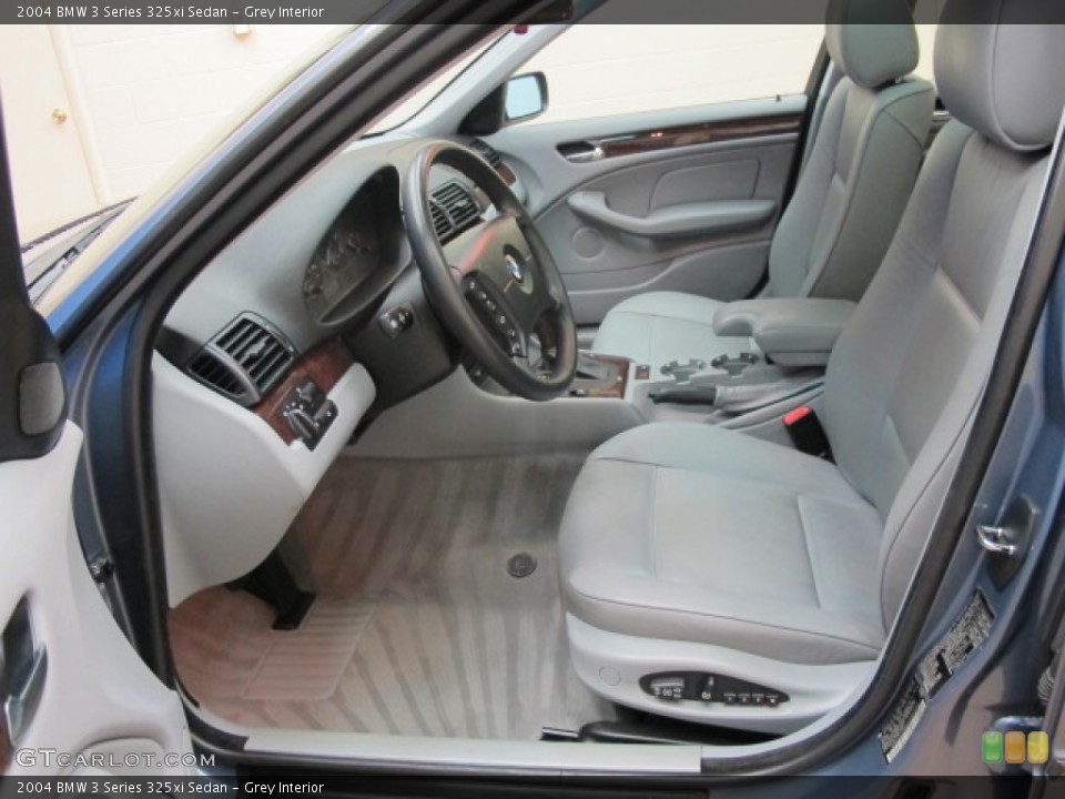 Grey Interior Photo for the 2004 BMW 3 Series 325xi Sedan #62351861
