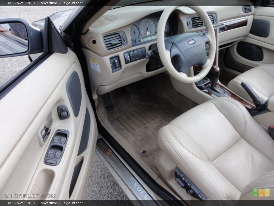 Beige Interior Photo for the 2002 Volvo C70 HT Convertible #62354342