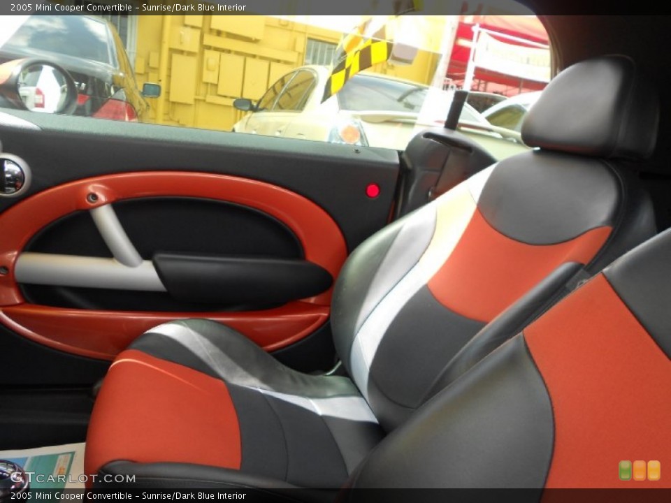 Sunrise/Dark Blue Interior Photo for the 2005 Mini Cooper Convertible #62367072
