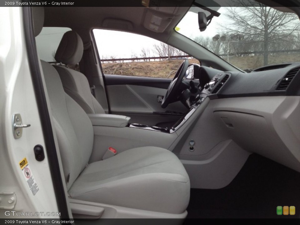 Gray Interior Photo for the 2009 Toyota Venza V6 #62400918