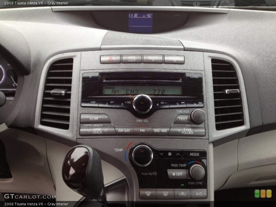 Gray Interior Controls for the 2009 Toyota Venza V6 #62400987