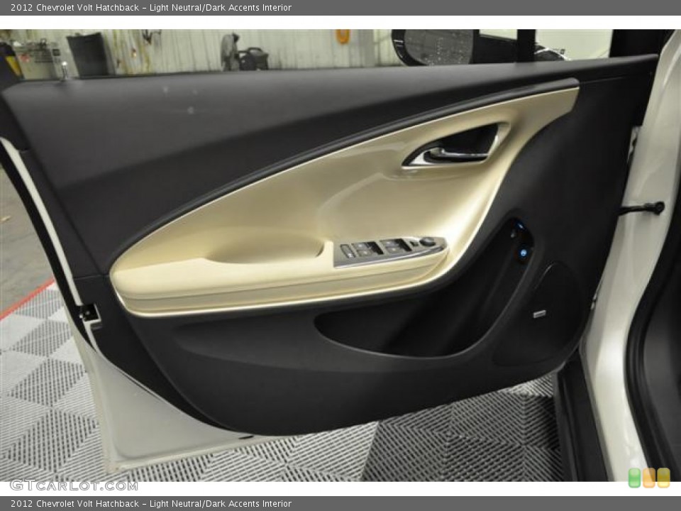 Light Neutral/Dark Accents Interior Door Panel for the 2012 Chevrolet Volt Hatchback #62403813