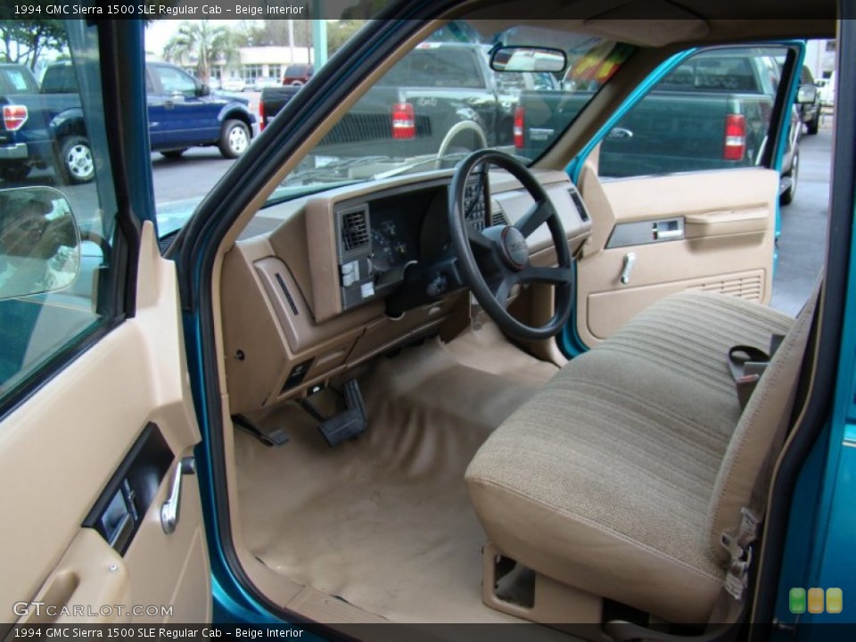 Beige Interior Photo for the 1994 GMC Sierra 1500 SLE Regular Cab #62404074
