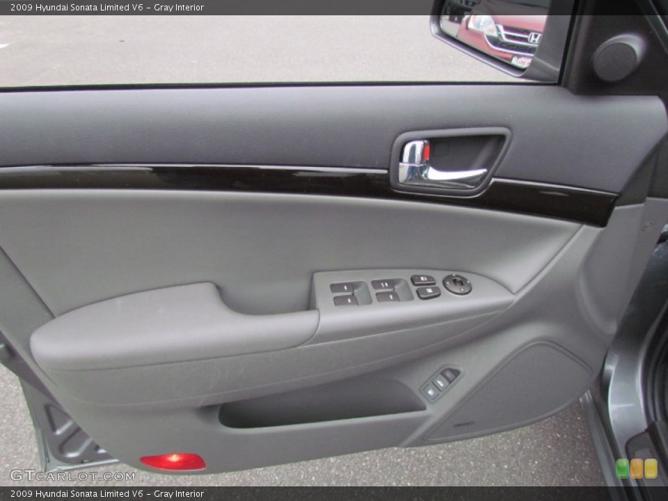 Gray Interior Door Panel for the 2009 Hyundai Sonata Limited V6 #62408616