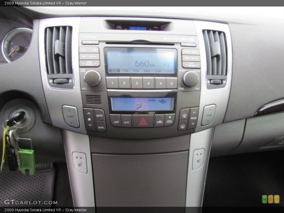 Gray Interior Controls for the 2009 Hyundai Sonata Limited V6 #62408655