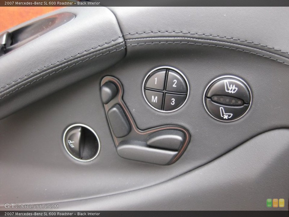Black Interior Controls for the 2007 Mercedes-Benz SL 600 Roadster #62429694