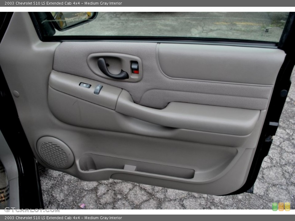 Medium Gray Interior Door Panel for the 2003 Chevrolet S10 LS Extended Cab 4x4 #62439916