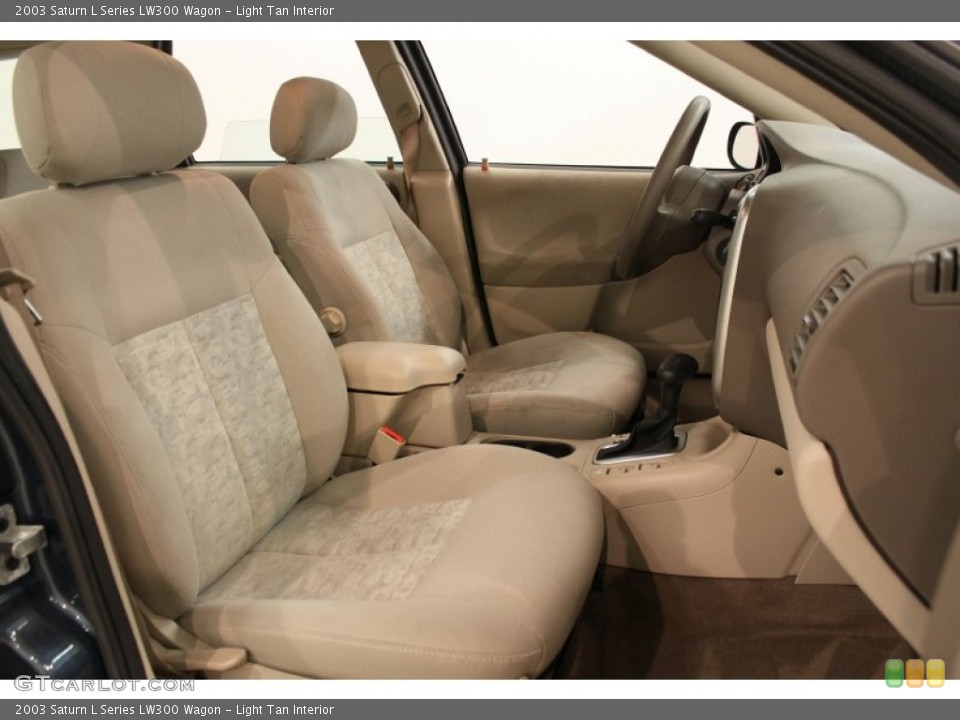 Light Tan Interior Photo for the 2003 Saturn L Series LW300 Wagon #62444032