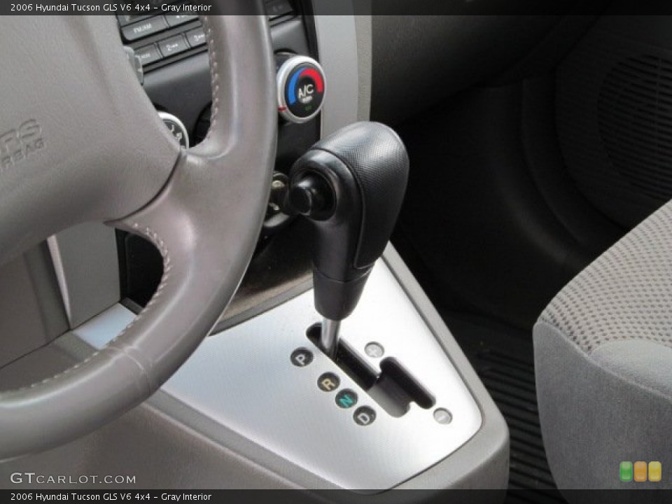 Gray Interior Transmission for the 2006 Hyundai Tucson GLS V6 4x4 #62473952