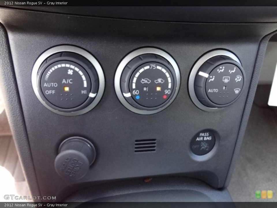 Gray Interior Controls for the 2012 Nissan Rogue SV #62486848