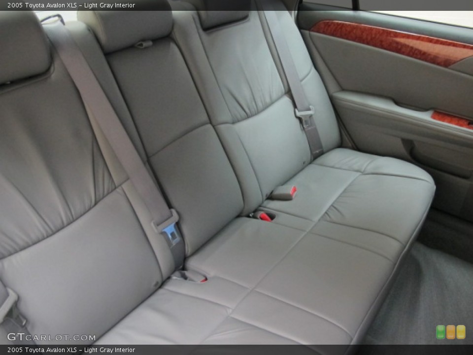 Light Gray Interior Rear Seat for the 2005 Toyota Avalon XLS #62500014