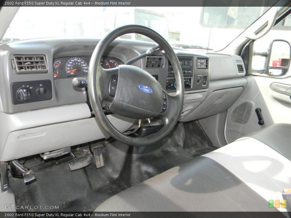 Medium Flint Interior Photo for the 2002 Ford F350 Super Duty XL Regular Cab 4x4 #62508889