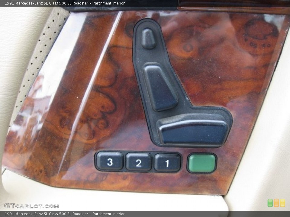 Parchment Interior Controls for the 1991 Mercedes-Benz SL Class 500 SL Roadster #62515577