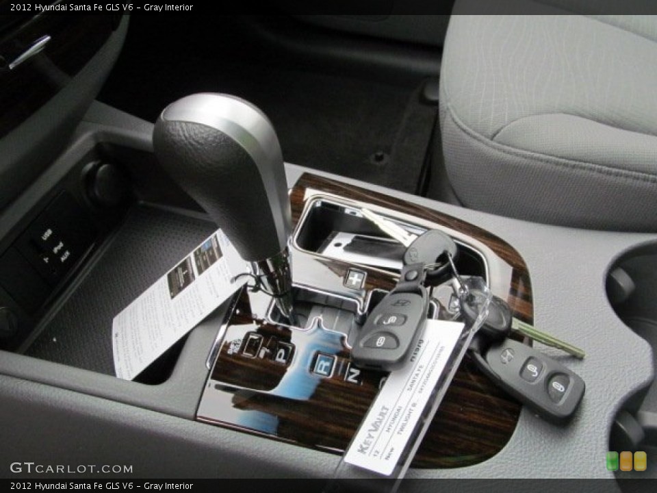 Gray Interior Transmission for the 2012 Hyundai Santa Fe GLS V6 #62585520