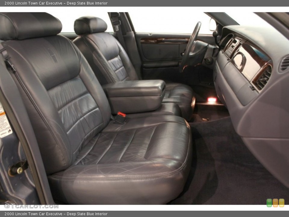 Deep Slate Blue Interior Photo for the 2000 Lincoln Town Car Executive #62599103